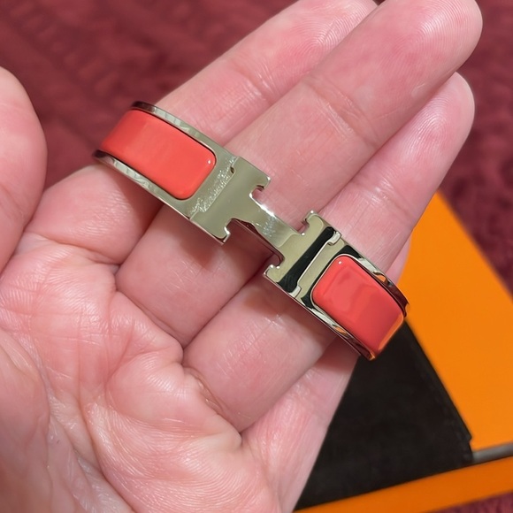 Hermès Peach Clic H Bracelet - Picture 5 of 13